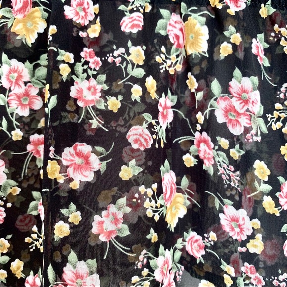 Forever 21 Floral Top - Picture 5 of 5